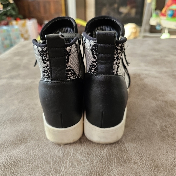 Steve Madden Loxely Wedge High Top - Picture 5 of 7